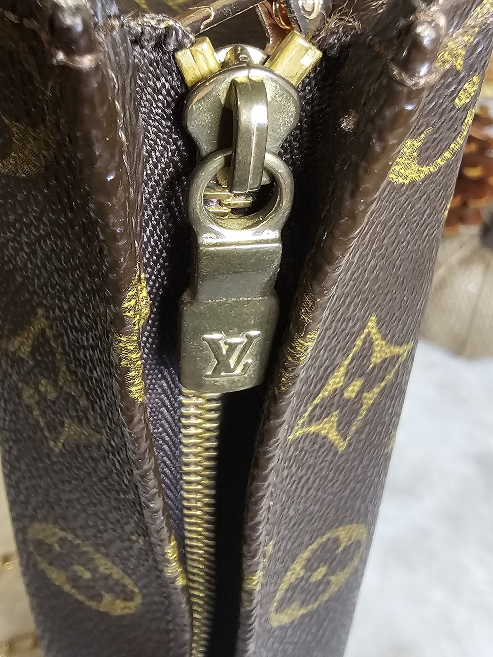 Louis Vuitton Monogram Toiletry Pouch 26 With COA - Picture 4 of 16